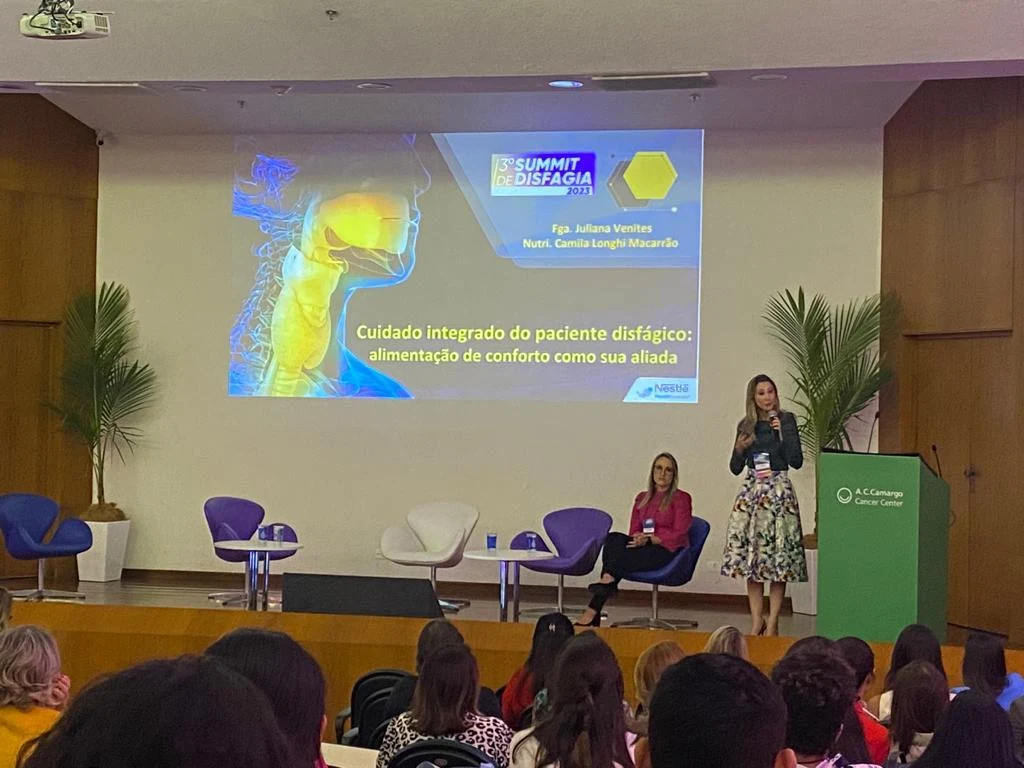 Dra. Juliana Venites no palco do Summit de Disfagia 2023